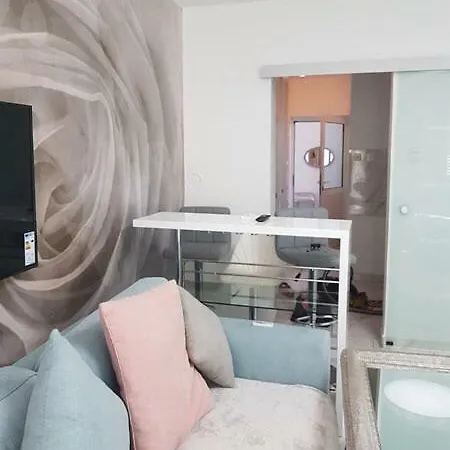 Lounge Oasis - City Center Apartment *