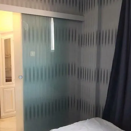 Lounge Oasis - City Center Apartment